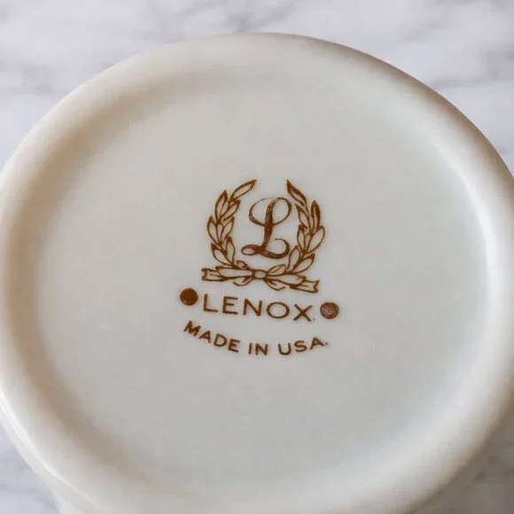 Vintage Lenox Woodland Bud Vase Pristine - 6.25” Ivory Porcelain - Gold Mark USA - Picture 5 of 5